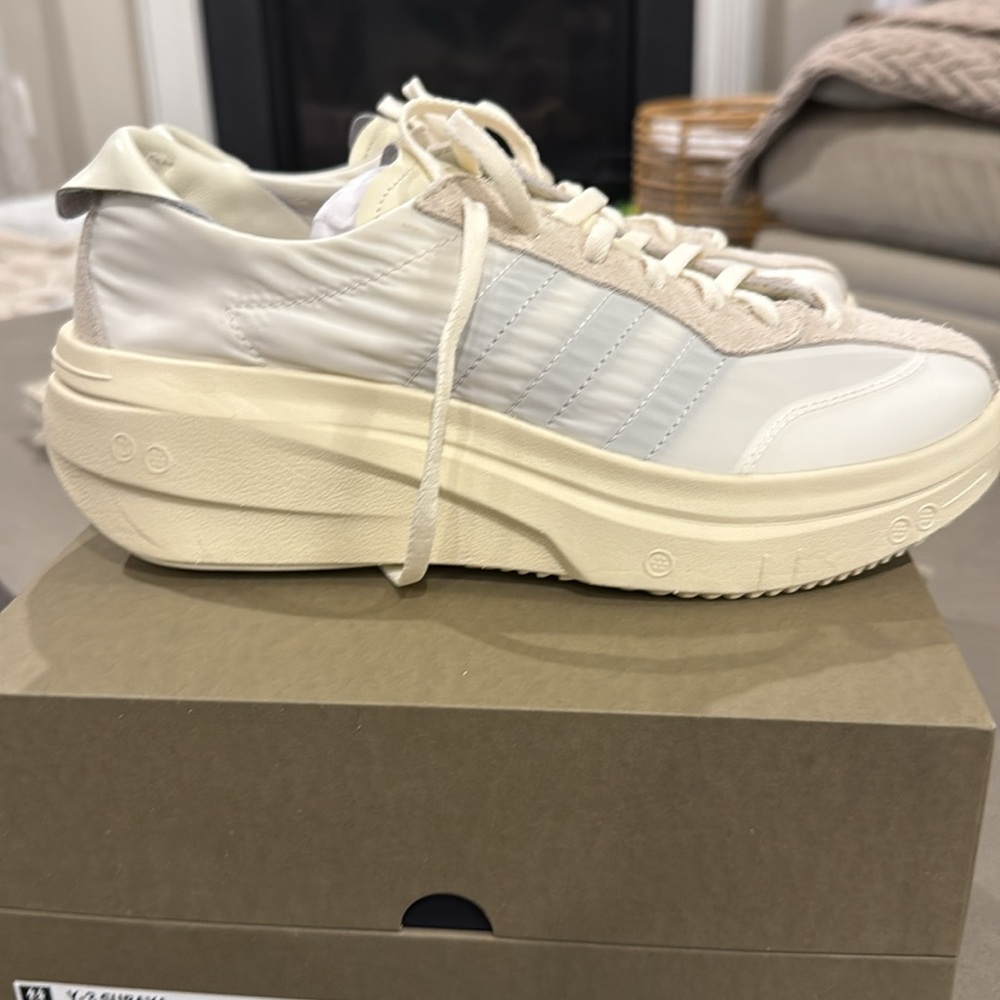 COPY - Y-3 Subaya men’s 8.5, women’s 9.5,
